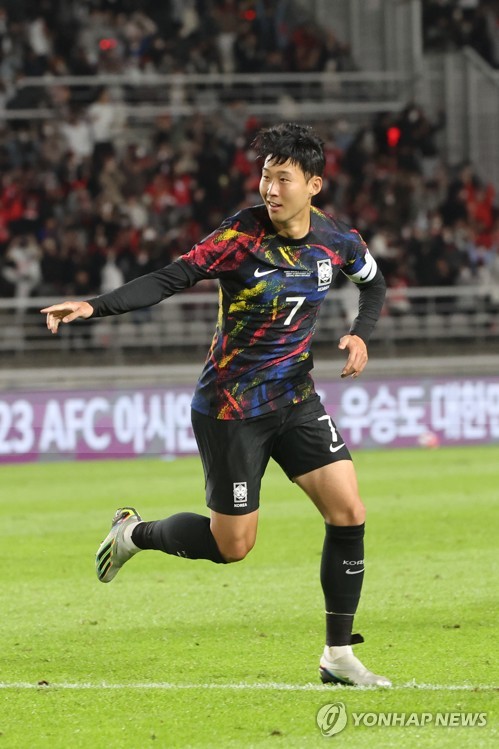Son Heung-min of South Korea celebrates his goal against Costa Rica during the countries' men's friendly football match at Goyang Stadium in Goyang, Gyeonggi Province, on Sept. 23, 2022. (Yonhap)