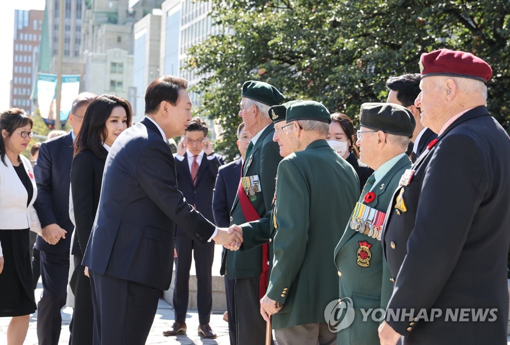 الرئيس يون يجتمع مع قدامى محاري الحرب الكورية الكنديين