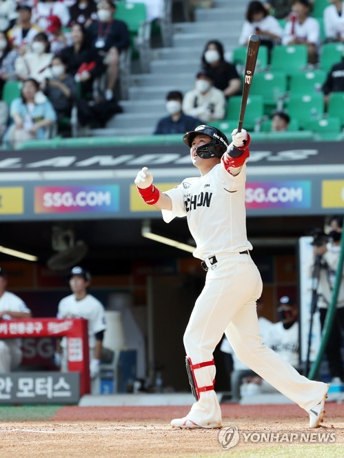 American outfielder Tauchman wants another crack at KBO postseason