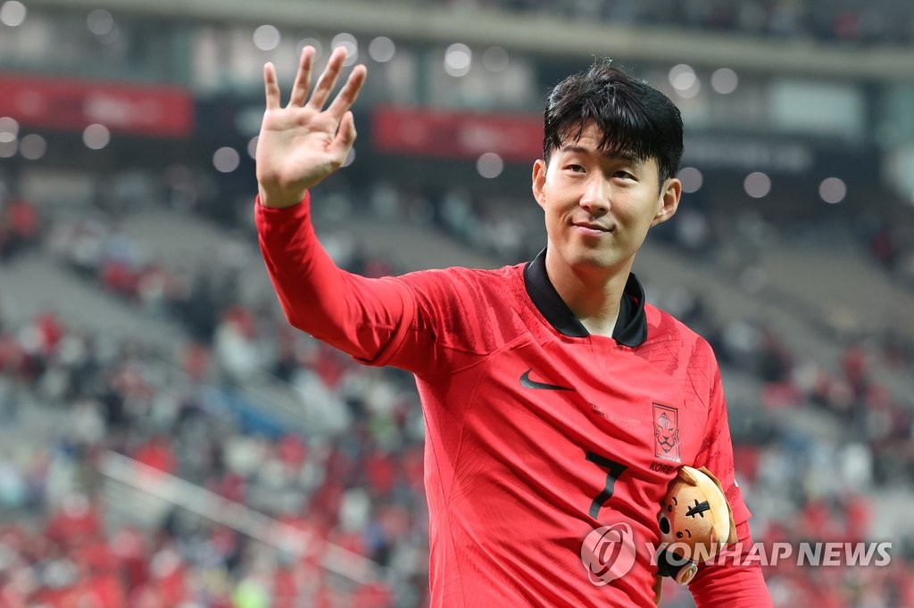 In this file photo from Sept. 27, 2022, Son Heung-min of South Korea salutes the crowd after a 1-0 victory over Cameroon in a football friendly match at Seoul World Cup Stadium in Seoul. (Yonhap)