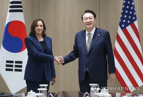 الرئيس يون يجتمع مع نائبة الرئيس الأمريكي