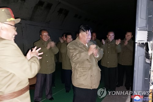 北朝鮮の朝鮮中央通信は、金正恩国務委員長が１２日に戦術核運用部隊の長距離戦略巡航ミサイルの試射を現地指導したと報じた＝（朝鮮中央通信＝聯合ニュース）≪転載・転用禁止≫