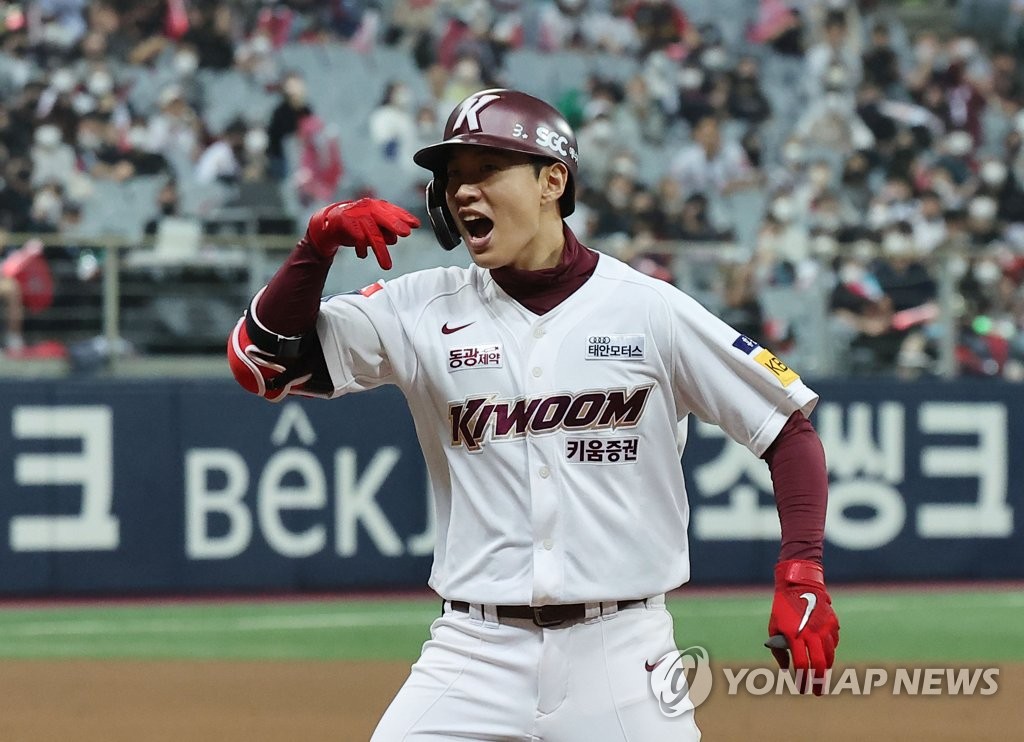 Song Sung-mun of the Kiwoom Heroes celebrates his RBI single against the KT Wiz during the bottom of the eighth inning of Game 1 of the first round in the Korea Baseball Organization postseason at Gocheok Sky Dome in Seoul on Oct. 16, 2022. (Yonhap)