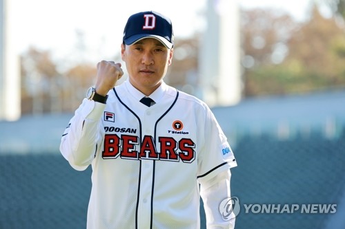 KBO legend Lee Seung-yuop wants focus on players in first season