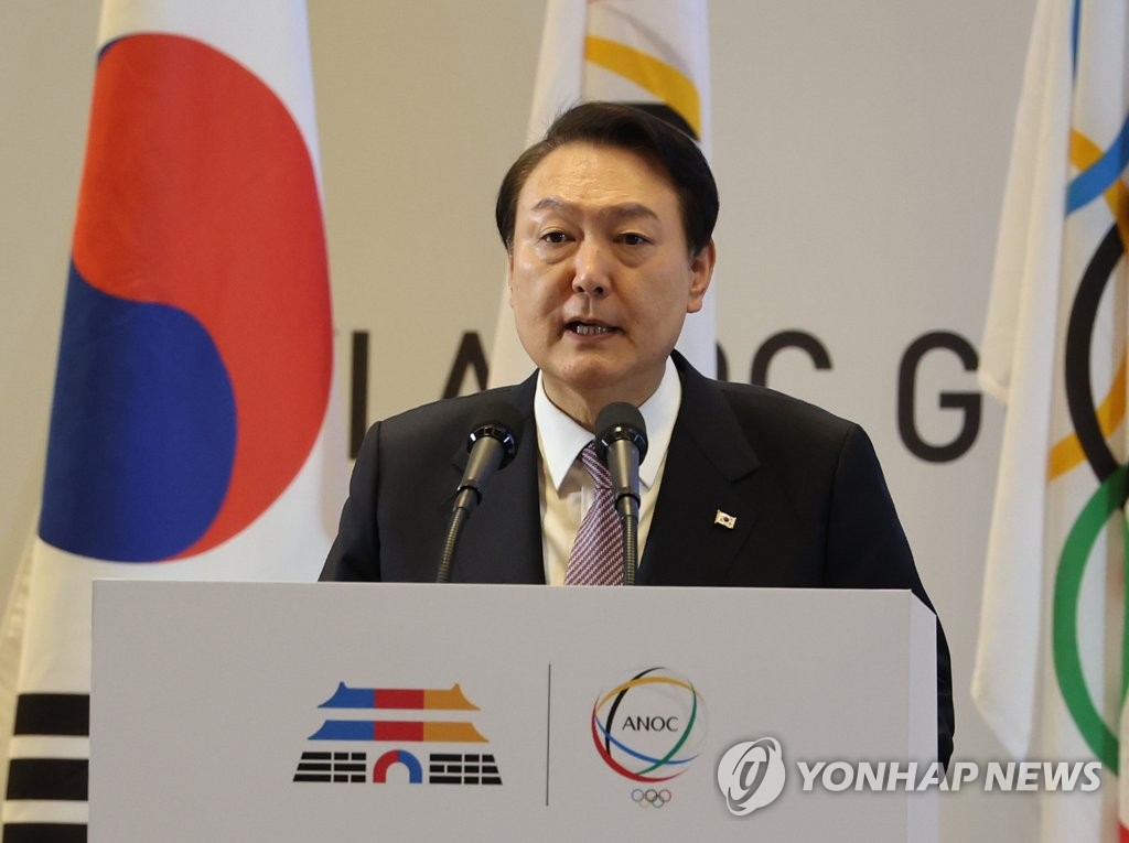 South Korean President Yoon Suk-yeol gives a keynote speech during the 26th General Assembly of the Association of National Olympic Committees (ANOC) at the Convention and Exhibition Center in Seoul on Oct. 19, 2022. (Yonhap)