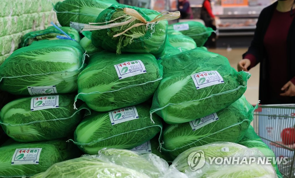 كوريا الجنوبية تفرج عن احتياطيات الخضار والملح وسط ارتفاع الأسعار