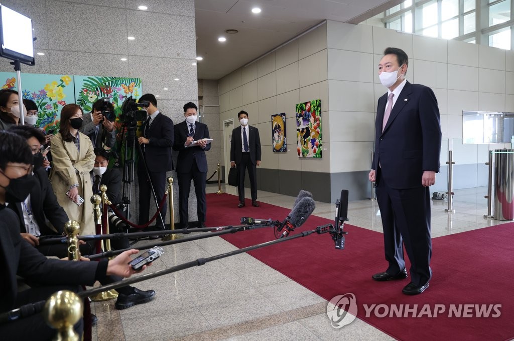 Yoon dice que Corea del Sur nunca ha proporcionado armas letales a Ucrania
