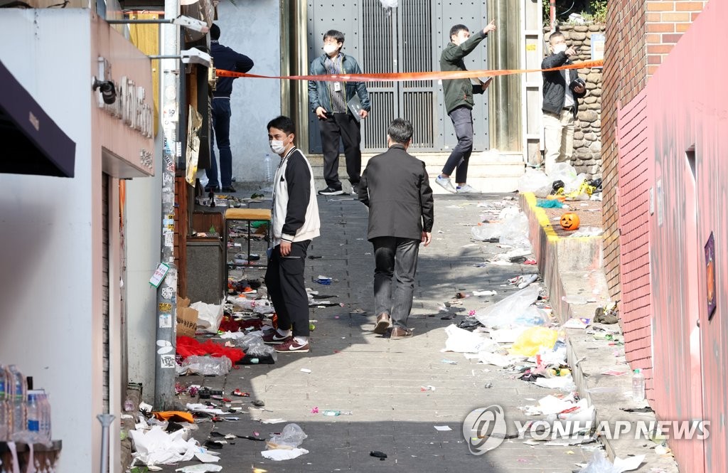 사고현장 조사하는 경찰