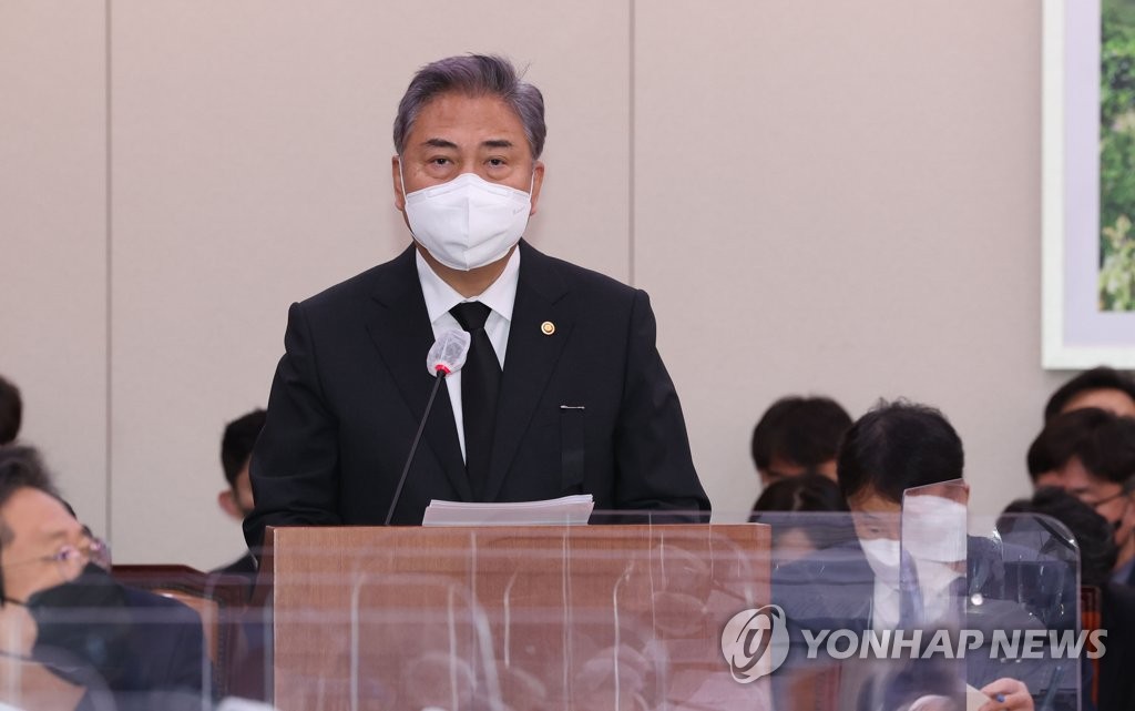 (LEAD) S. Korea to join Japan's naval event in accordance with customary int'l norms: minister