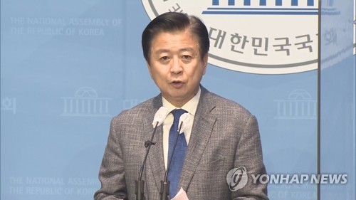 [2보] '수뢰·불법 정치자금' 민주당 노웅래 의원 검찰 출석