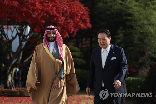 Yoon promete una estrecha cooperación en su misiva al príncipe heredero saudí