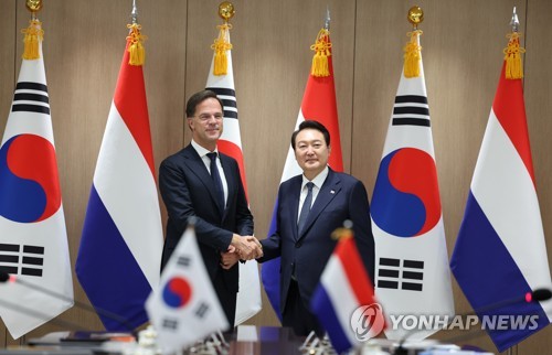 Yoon y el PM neerlandés Rutte acuerdan una mejora en los lazos bilaterales y mayor cooperación