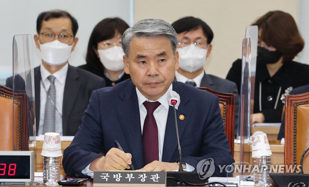 وزير الدفاع يعتذر عن الفشل في إسقاط الطائرات المسيرة الكورية الشمالية