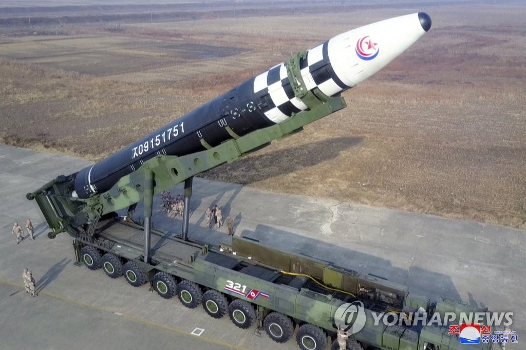 La Corée du Nord a tiré un missile balistique intercontinental (ICBM) Hwasong-17 le vendredi 18 novembre 2022, rapporte le lendemain l'Agence centrale de presse nord-coréenne (KCNA). (Utilisation en Corée du Sud uniquement et redistribution interdite)