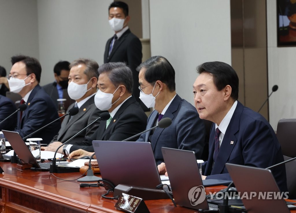 (LEAD) Yoon instructs Cabinet to follow up on recent summits for concrete results