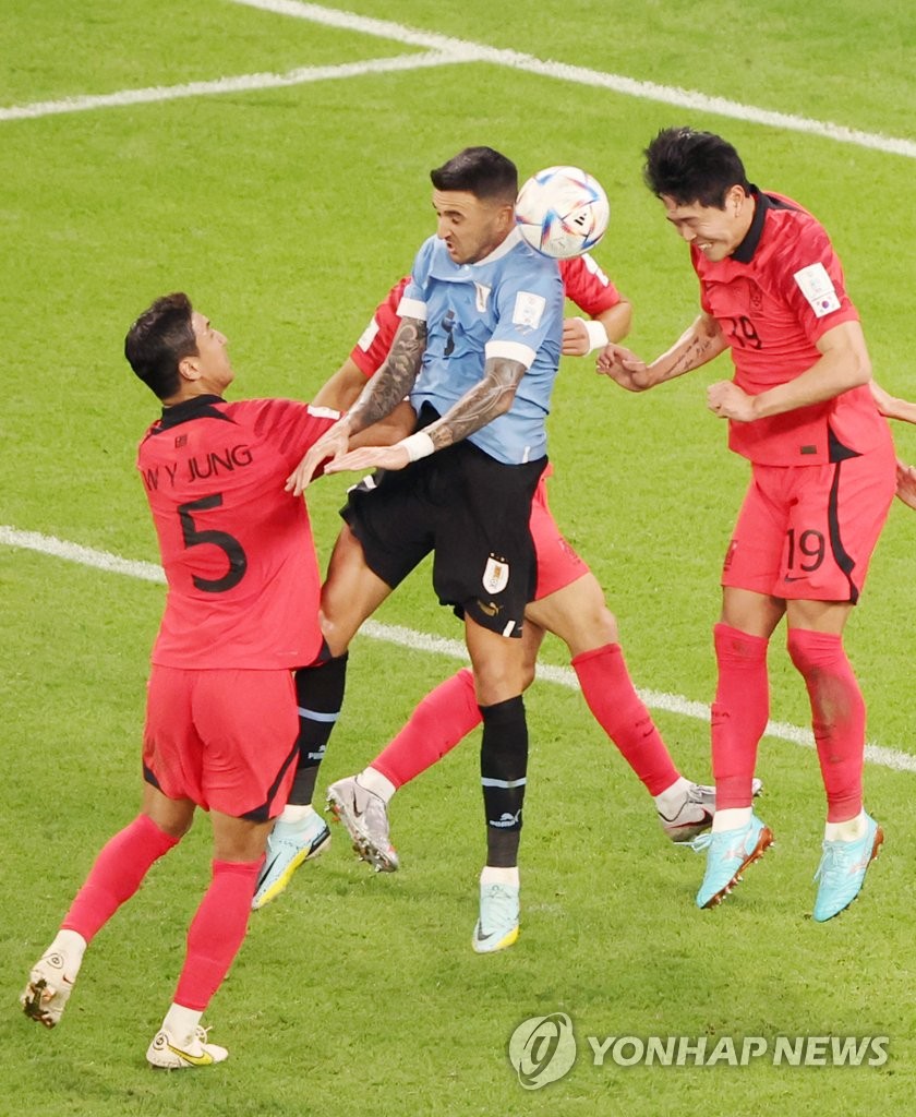 김영권, 이 악물고 헤더 수비