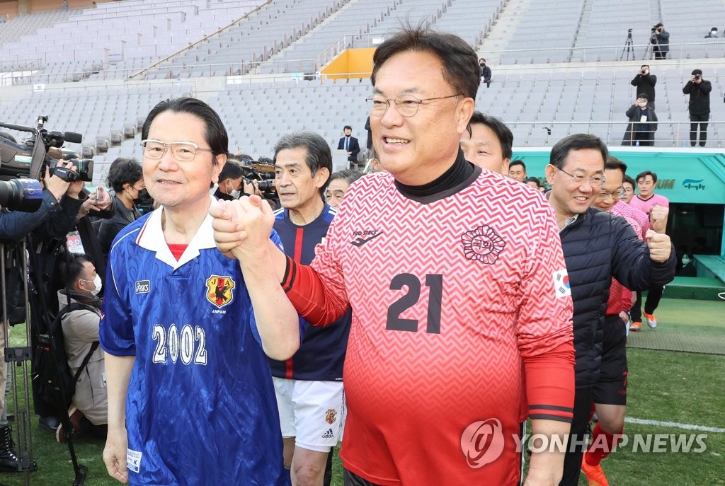 韓日議員がサッカー大会