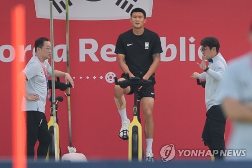 (LEAD) (World Cup) Injured defender back in camp after skipping 2 sessions