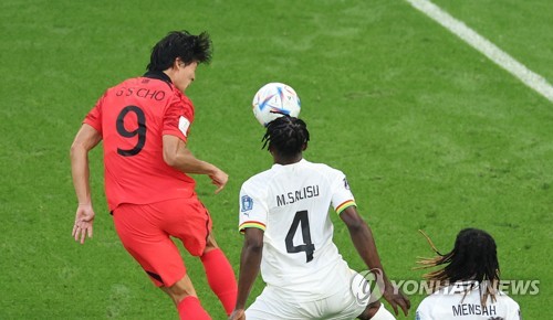 (كأس العالم) كوريا الجنوبية تسجل هدفها الأول ضد غانا في الدقيقة الـ58 برأس اللاعب جو غيو-سونغ