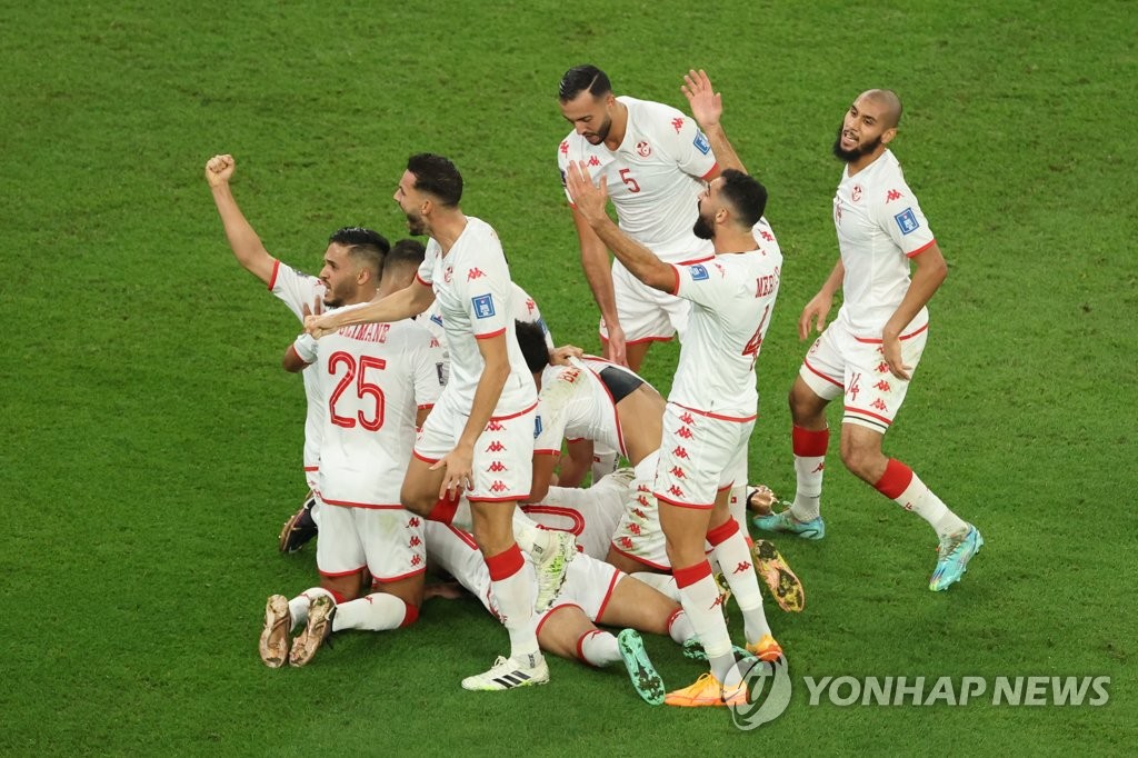 2022 카타르 월드컵 때 프랑스를 상대로 득점 후 기뻐하는 튀니지 선수들.
