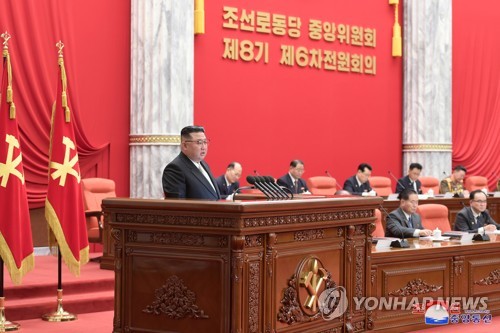 كوريا الشمالية تعقد اجتماعا عاما للحزب بحضور الزعيم كيم جونغ-أون