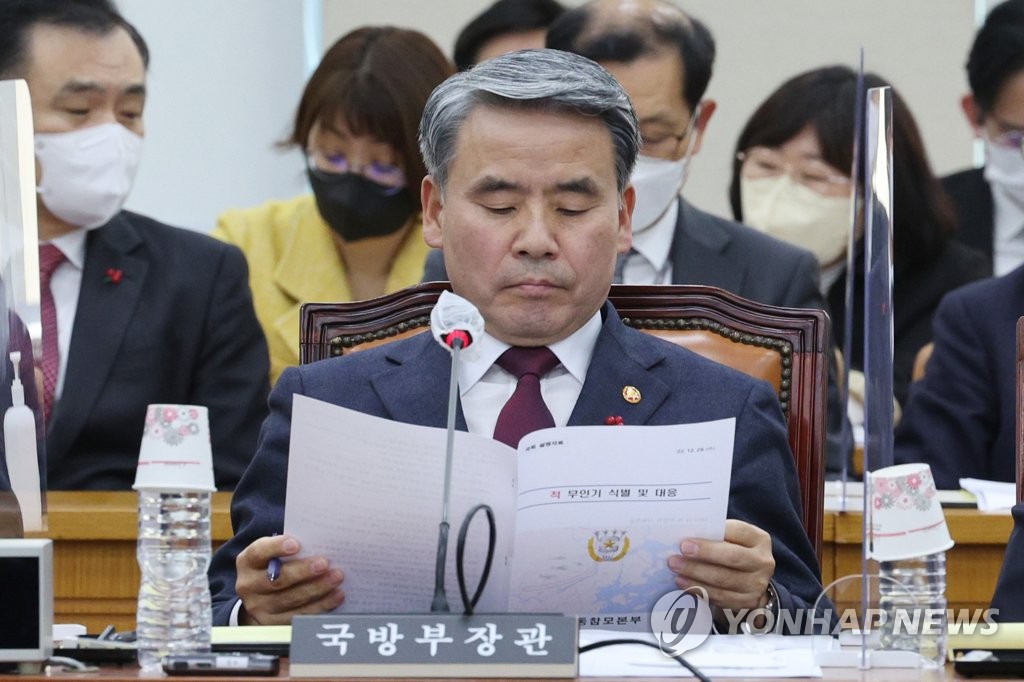 지난달 북한 무인기 관련 국회 현안보고에 출석한 이종섭 국방부 장관