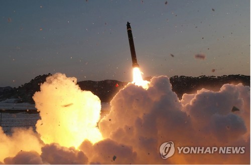 신형ICBM·핵탄두 증대·동원력 강화…北, 새해 군사력방향 제시