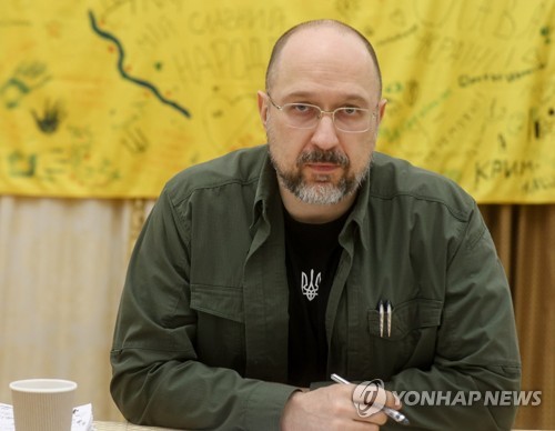 Le Premier ministre ukrainien Denys Shmyhal lors d'une interview avec l'agence de presse Yonhap à Kiev, le 5 janvier 2023. (Photo fournie par le bureau du Premier ministre ukrainien. Archivage et revente interdits)