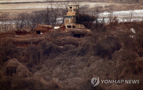 을씨년스러운 북한군 초소