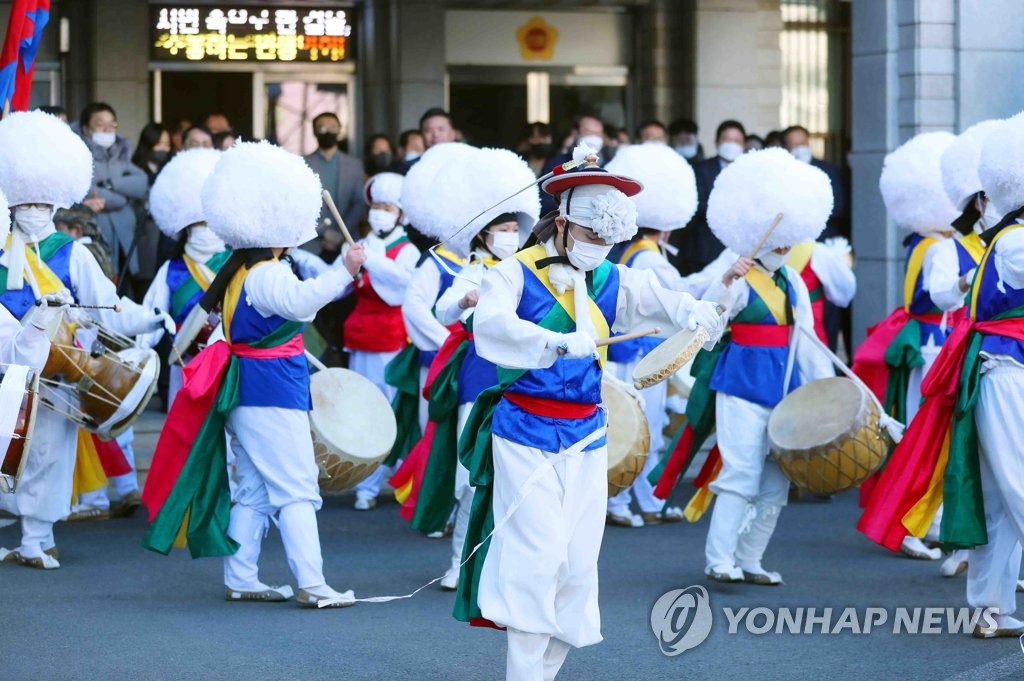 Traditional Korean dance for new year