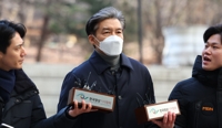 조국, 실형 선고에 찡그리며 한숨…