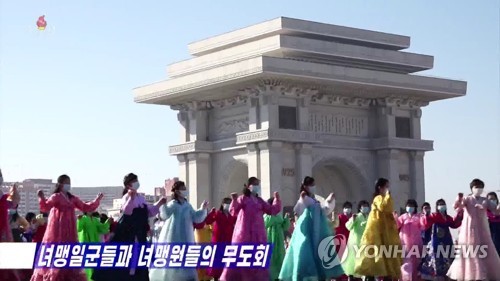 「建軍節」祝う北朝鮮
