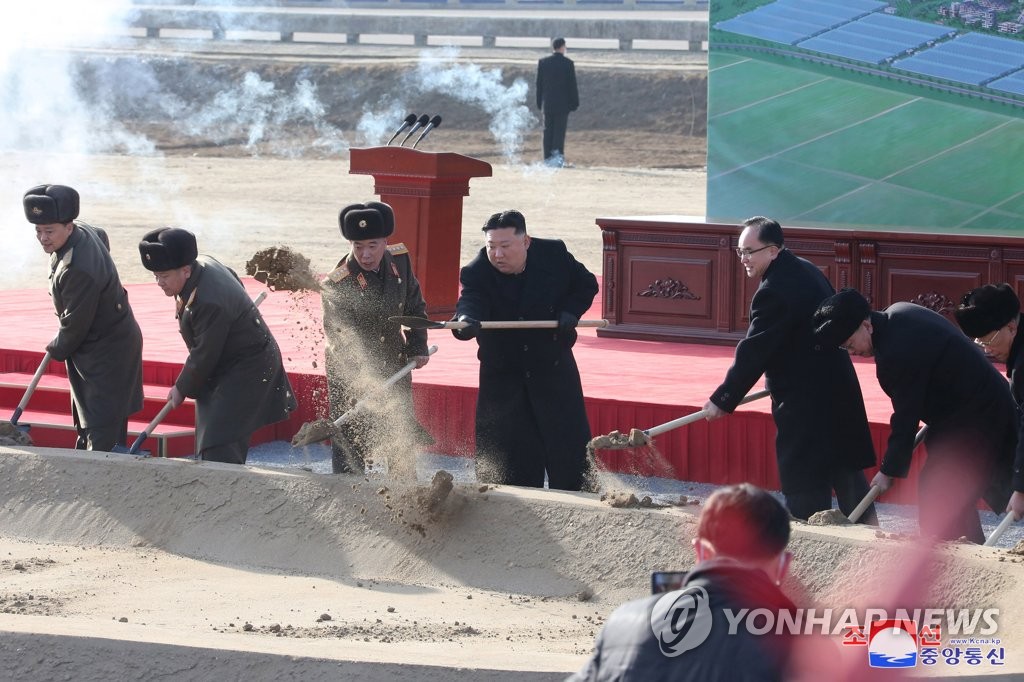 北김정은, 평양 온실농장ㆍ주택건설 착공식 참석