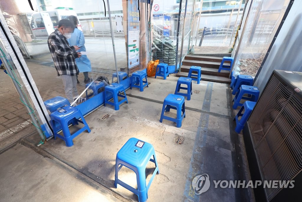 (LEAD) S. Korea's new COVID-19 cases hit lowest tally in 8 months