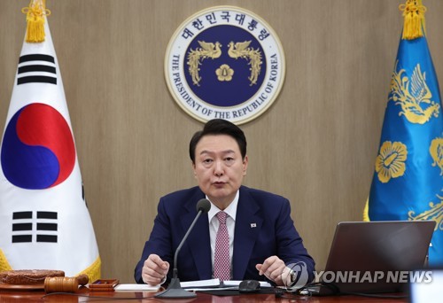(LEAD) Yoon orders review of 52-hour workweek reform