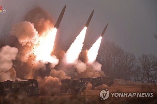 كوريا الشمالية تطلق صاروخا باليستيا احتجاجا على المناورات العسكرية الكورية الجنوبية الأمريكية