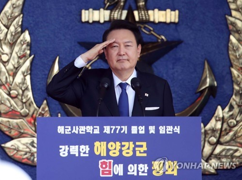 尹大統領「力による平和実現を」　士官学校卒業式に出席