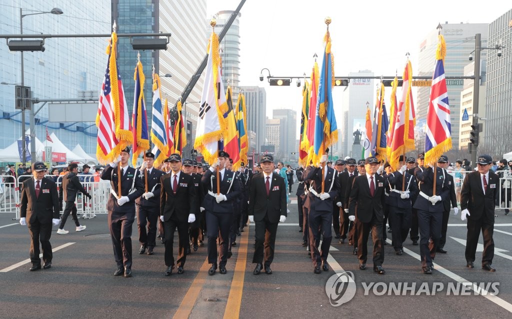 قدامى المحاربين في الحرب الكورية يحضرون سباق ماراثون سيئول