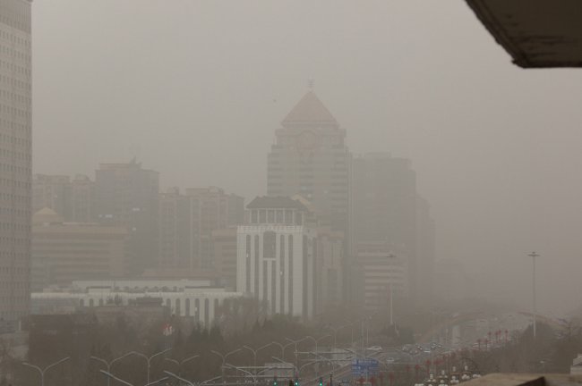 Beijing hit by yellow dust