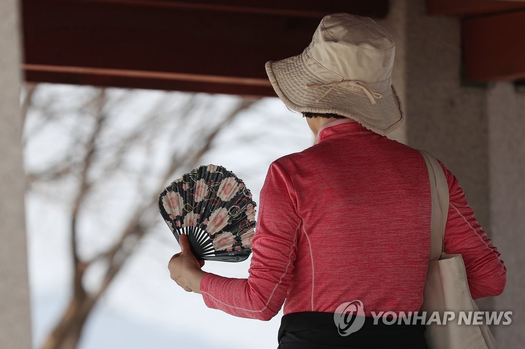 부채 등장