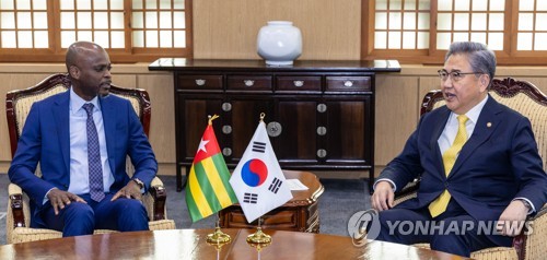 Reunión de los cancilleres de Corea del Sur y Togo