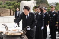  尹, 서해수호의날 기념식 참석…55명 용사 일일이 거명