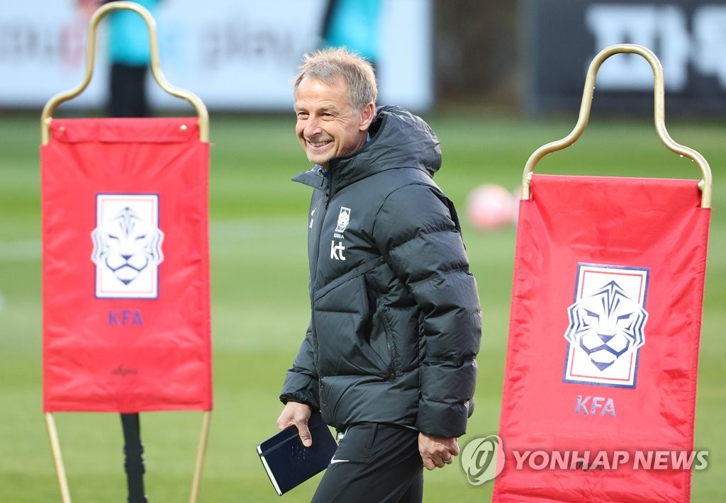South Korea head coach Jurgen Klinsmann watches his players during a training session at the National Football Center in Paju, some 30 kilometers northwest of Seoul, on March 26, 2023, in preparation for a friendly match against Uruguay. (Yonhap)