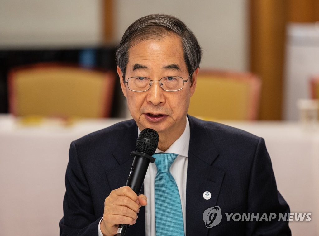 Prime Minister Han Duck-soo speaks during a policy consultation meeting with the ruling party at the prime minister's residence on March 29, 2023. (Yonhap)