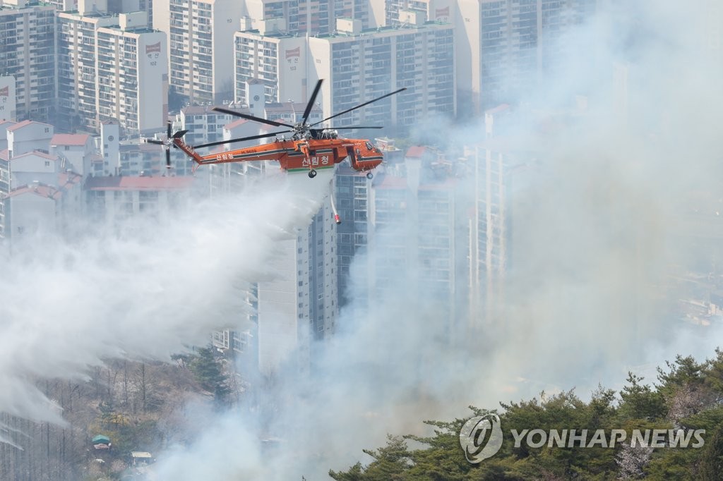 서울 도심 인왕산에 산불