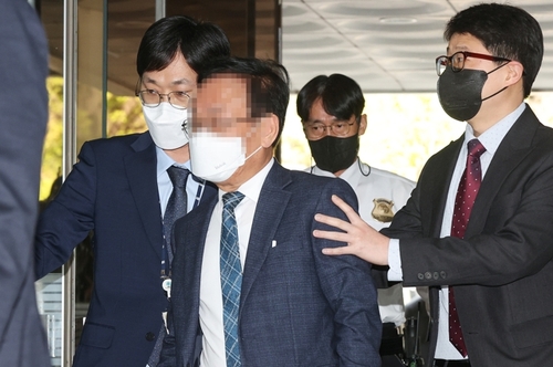 구속 전 피의자 심문 출석하는 김인섭 전 대표