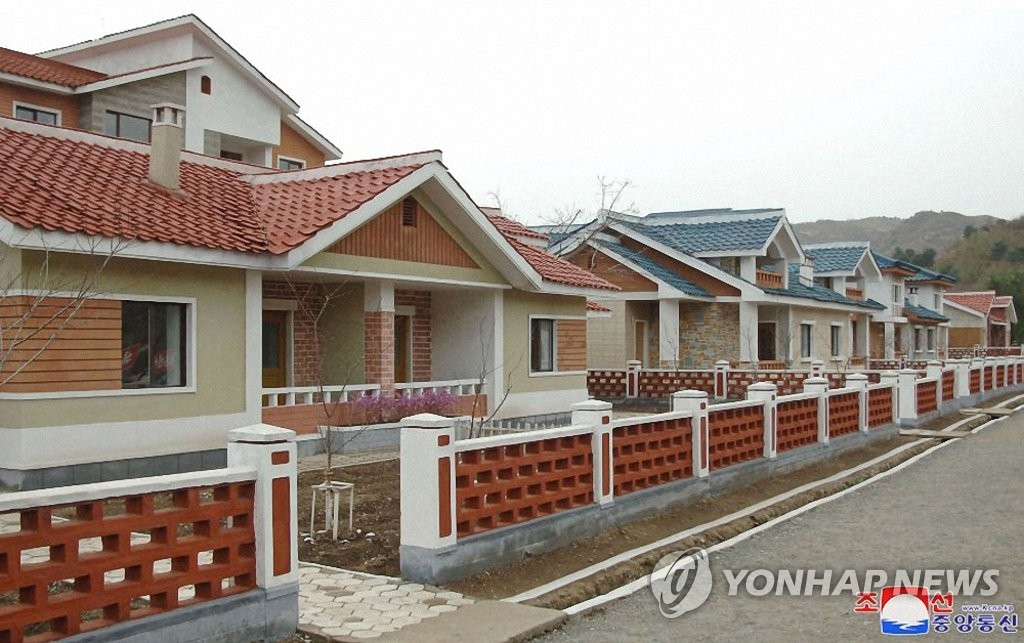 지난 4월 평안남도·황해남북도에 농촌주택 건설