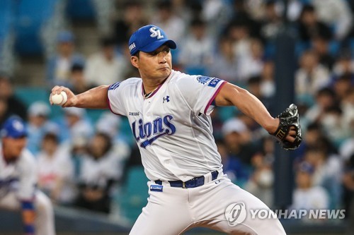 Oh Seung-hwan of the Samsung Lions pitches against the Kiwoom Heroes during a Korea Baseball Organization regular season game at Daegu Samsung Lions Park in the southeastern city of Daegu on May 3, 2023, in this file photo provided by the Lions. (PHOTO NOT FOR SALE) (Yonhap)