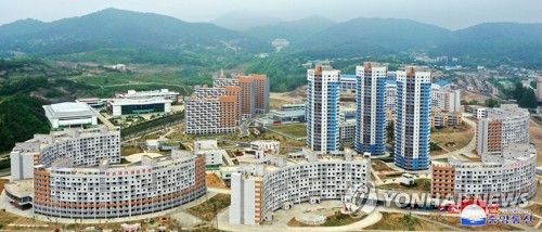 كوريا الشمالية تحتفل ببناء المزيد من الوحدات السكنية الجديدة في بيونغ يانغ