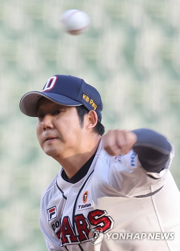baseball-samsung-lions-vs-doosan-bears-yonhap-news-agency